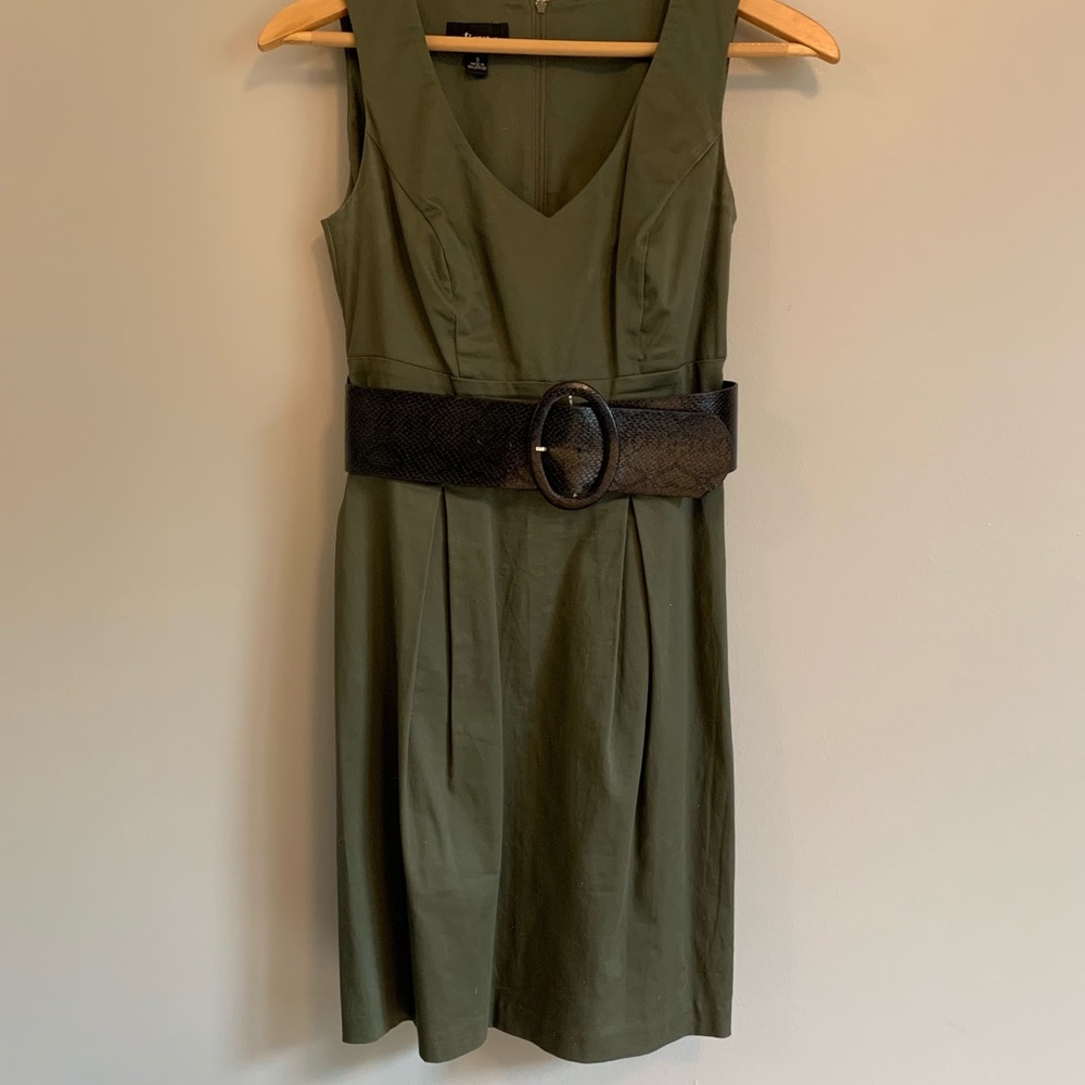 NWOT sleeveless pleated V- neck dress